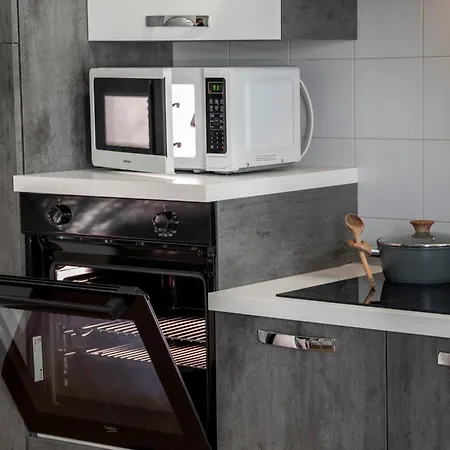 Isa Center - Leonardo Accademy - Mxp - Lakes * セスト・カレンデ