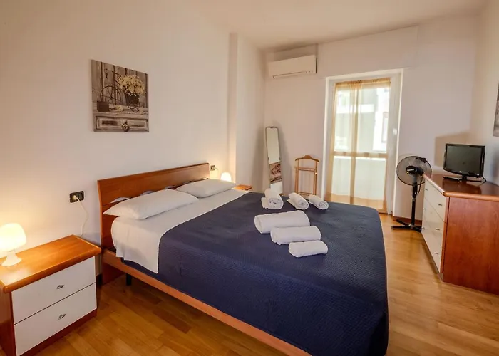 Isa Center - Leonardo Accademy - Mxp - Lakes セスト・カレンデ