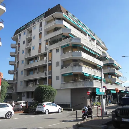 Isa Center - Leonardo Accademy - Mxp - Lakes Apartman Sesto Calende