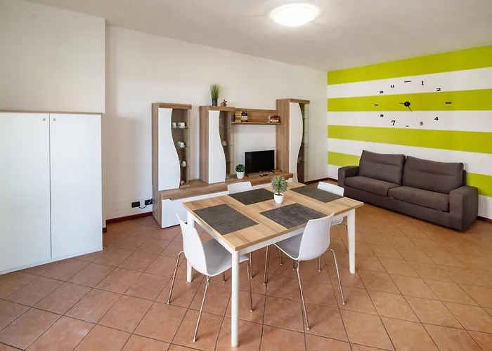 Isa Center - Leonardo Accademy - Mxp - Lakes Sesto Calende