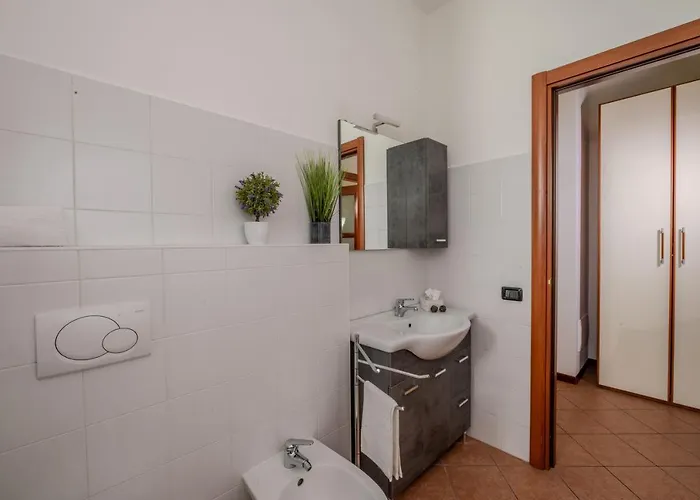 Isa Center - Leonardo Accademy - Mxp - Lakes * Sesto Calende