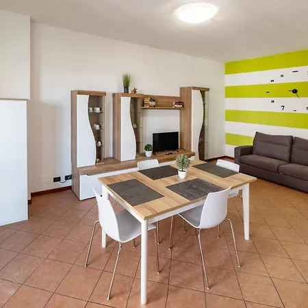 Isa Center - Leonardo Accademy - Mxp - Lakes Sesto Calende