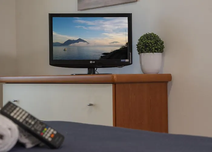 Isa Center - Leonardo Accademy - Mxp - Lakes *